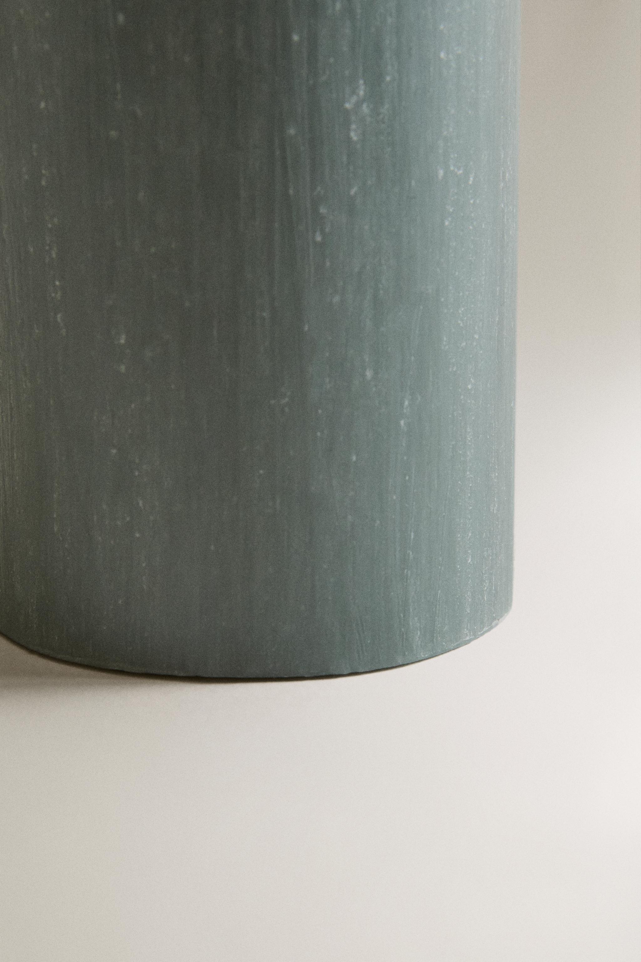 DECORATIVE CYLINDRICAL CANDLE